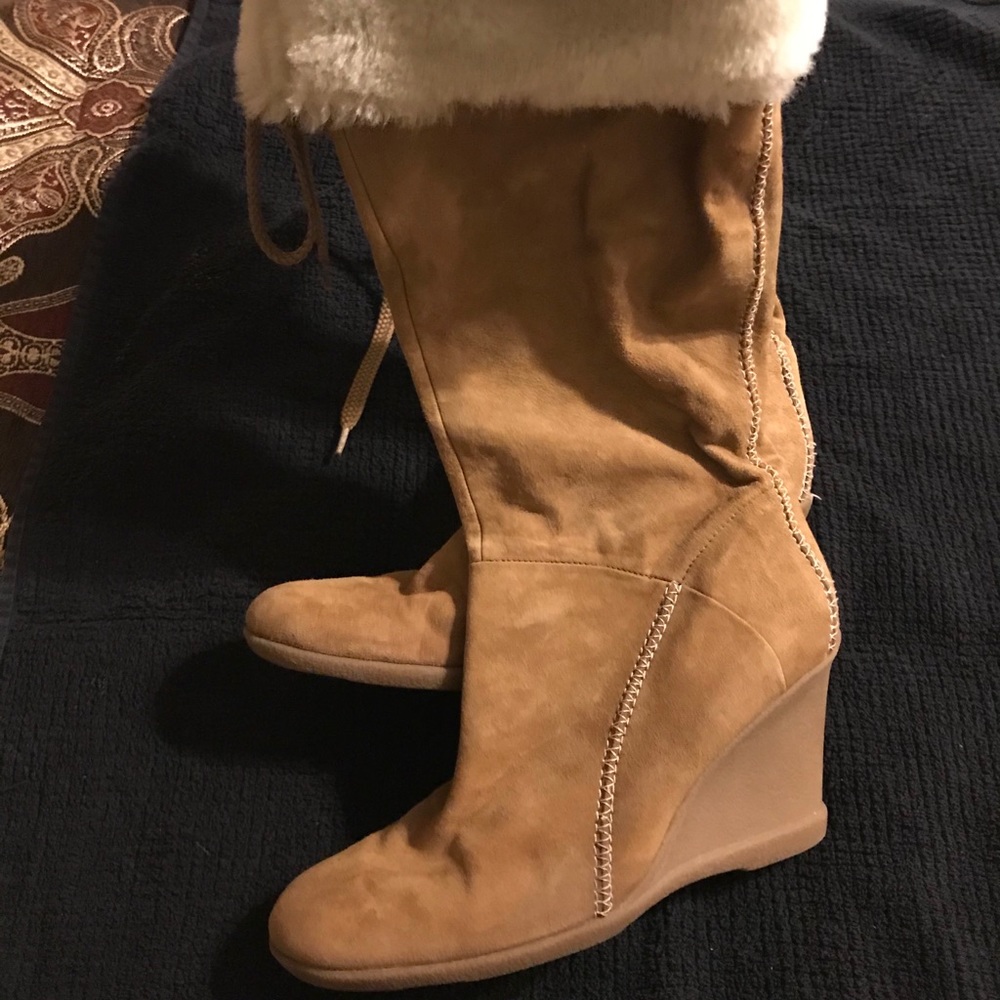 Ninewest wedge boot. Suede